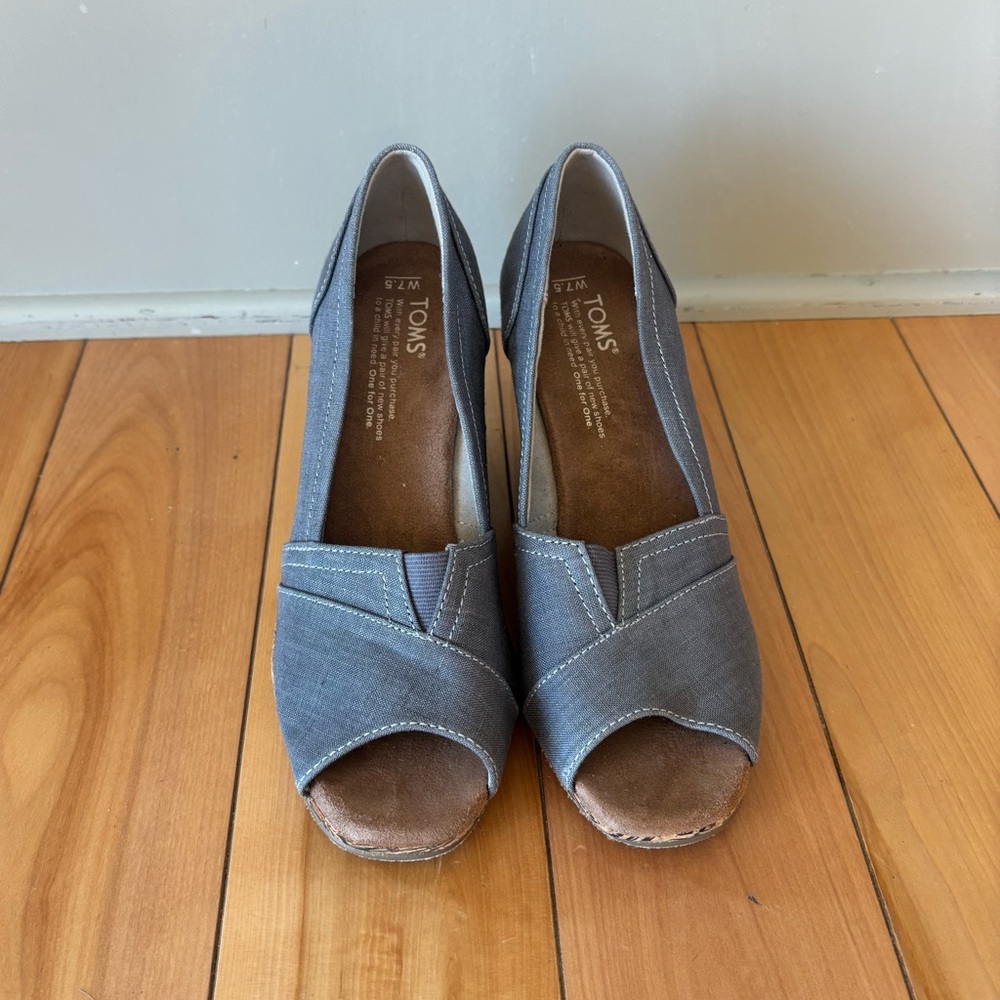 Tom’s Wedge, Peep Toe Shoes.